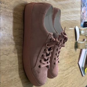 Kenneth Cole Sneakers